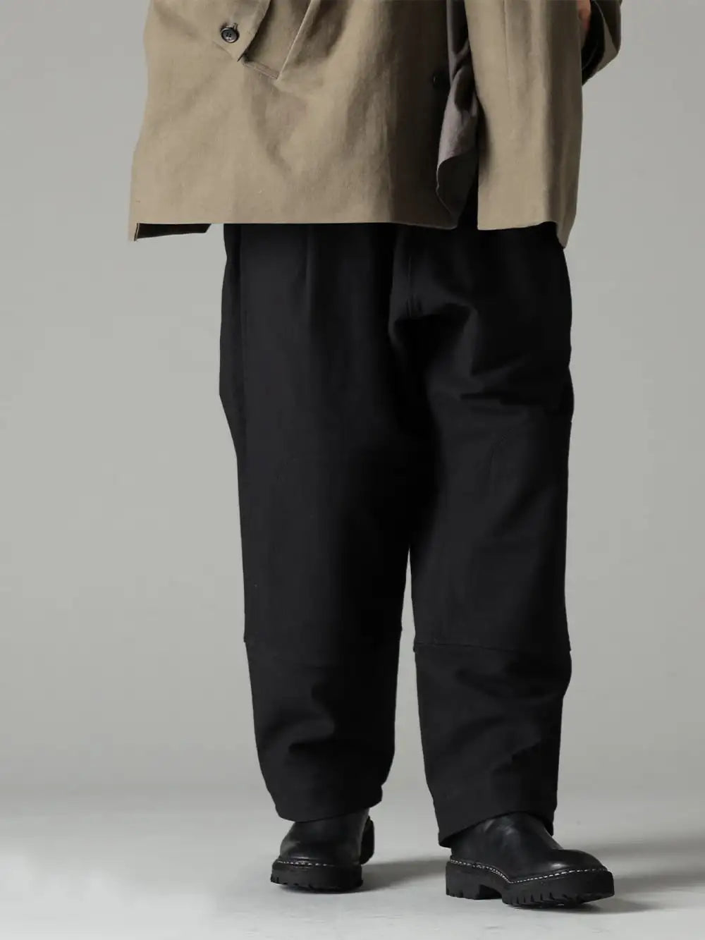 O project 2023-24 AW collection - work pants Knee-patch workwear trousers with robust impression - O16CT2-Khaki - Short Mac coat Cotton moleskin Khaki - O16SRT1-Warm-Grey - Basic Shirt Wool Cotton Linen Sheeting Warm Gray - O16TR2 - Workwear Trousers Cotton Moleskin 3-001