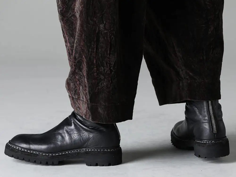 ZIGGY CHEN 23-24AW
 - Front and back tuck panel trousers definitely work as standard bottoms from ZIGGY CHEN - 0M2330520-Pleated Drop Crotch Trousers - 796V_N-BLKT-Back Zip Boots Sole Rubber Norwegian Process - Horse Full Grain Leather - 796V_N BLKT 3-005