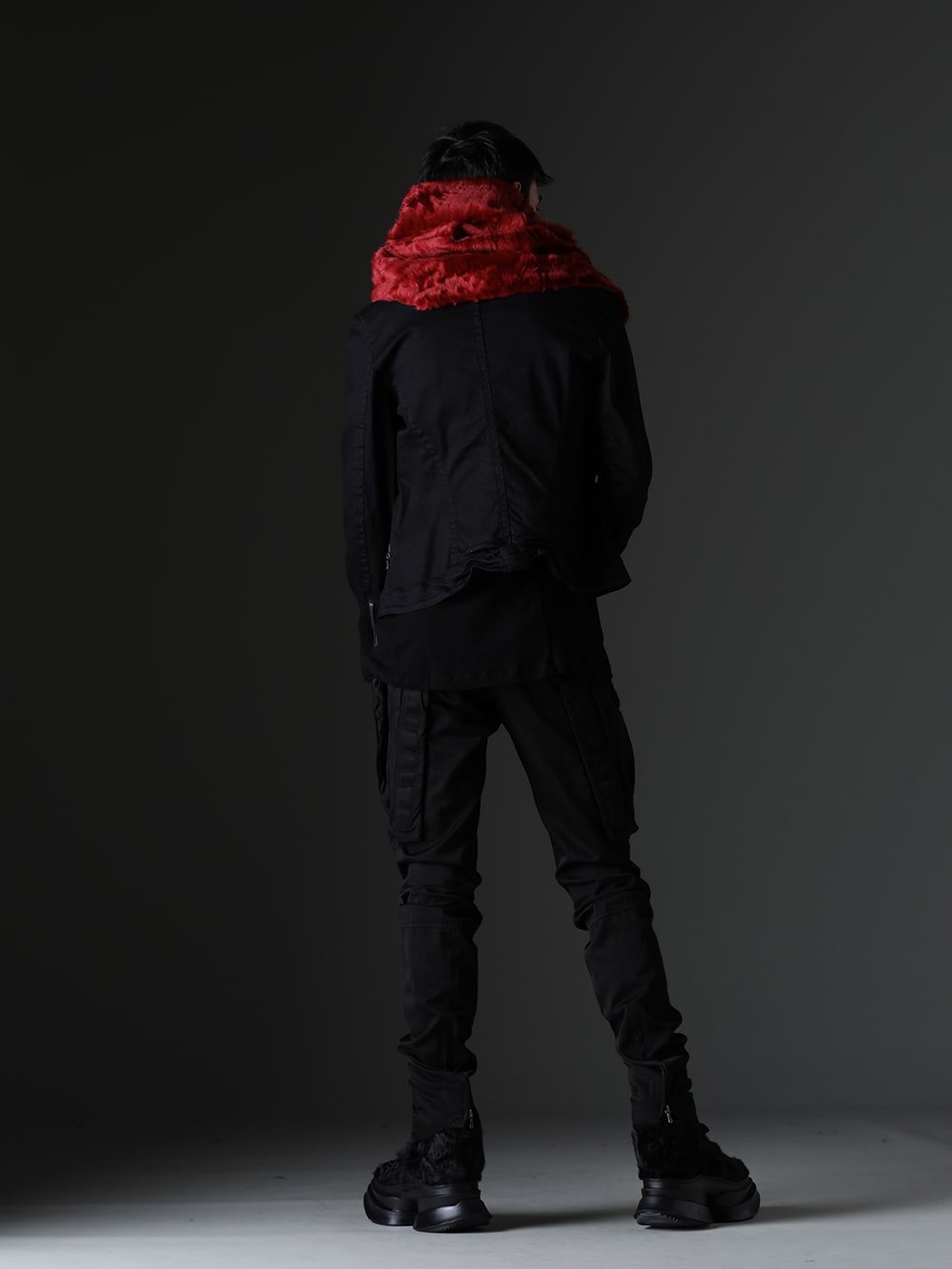 JULIUS 2023-24AW STYLING - Captivating in black, the Jutneck Double Jacket style - 839BLM1-BK(10oz Stretch Denim Jutneck W Jacket) 837CUM6(Seamed High Neck Cutsewn) 837STU2(Hoop Fur Stole) 837PAM13(Tactical Skinny Pants Black) 837FWM1-F(Lamb Hair Shell Boots) - 1-004