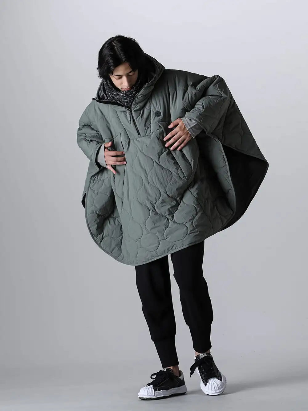 LANTERN  23-24AW Styling - Foliage with a clean look in light green LANTERN  23-24AW Picking Up the New Color Foliage from LANTERN 23-24AW Collection! - MNA-LAN-PO01-Foliage - Heating Poncho Foliage - RB-542-Black - Balloon Jersey Black - A06FW702-black-classic - BLAKEY Original sole leather Low-cut sneakers Black 1-001