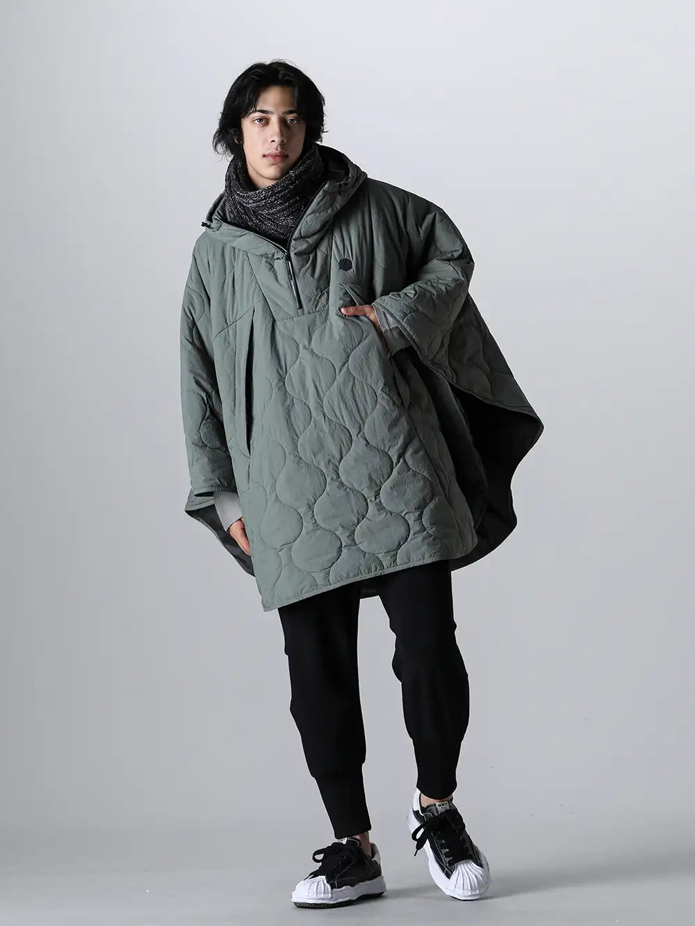 LANTERN  23-24AW - Foliage with a clean look in light green Unusual poncho type as winter outerwear - MNA-LAN-PO01-Foliage - Heating Poncho Foliage - RB-542-Black - Balloon Jersey Black - A06FW702-black-classic - BLAKEY Original sole leather Low-cut sneakers Black 4-001