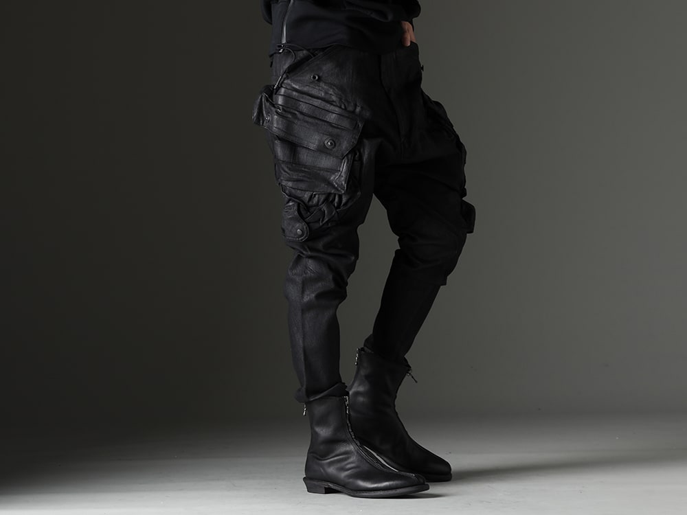 JULIUS 2023-24AW - 839PAM3-C(10.5oz Stretch Denim Coated Gas Mask Cargo Pants) - 3-002