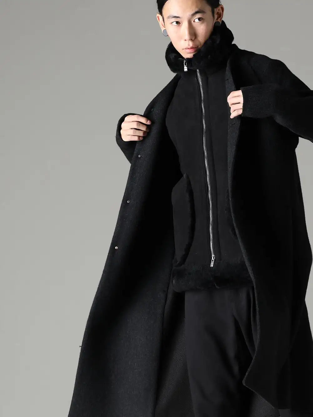 DEVOA 23-24AW  - Stylish and Functional Winter Choices - CTE-WBNC Coat hand sewing wool super 120’s / bamboo - LEE-GLMV-Black High neck Vest Sheep Skin Black 2-004