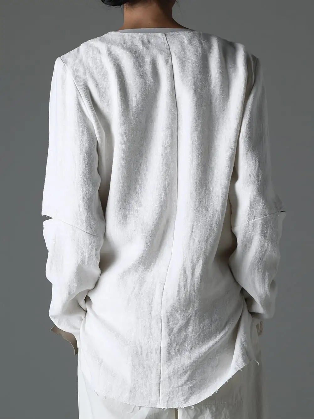 OLUBIYI THOMAS 23-24AW  - Sustainable White Styling with OLUBIYI THOMAS's No-Collar Shirt - 3302.1 Collarless Shirt with Leather & Antique Linen 2-004