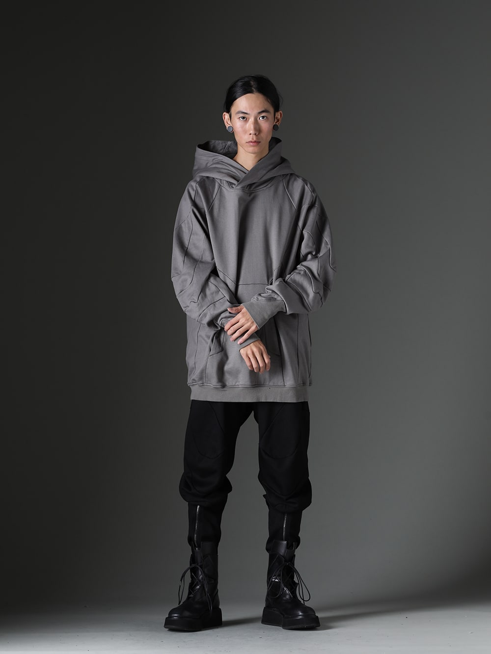 JULIUS 2023-24AW STYLING   Picking 5 Types of Seamed Detail Sweat Items from JULIUS 2023-24AW Collection - 837CUM1-Gray(Coated Sweat Seamed hoodie Gray) 837PAM15-Black(Coated Sweat Front Zip Seamed pants Black) 827FWM1(Cow Skin Lace Up Boots) - 1-005