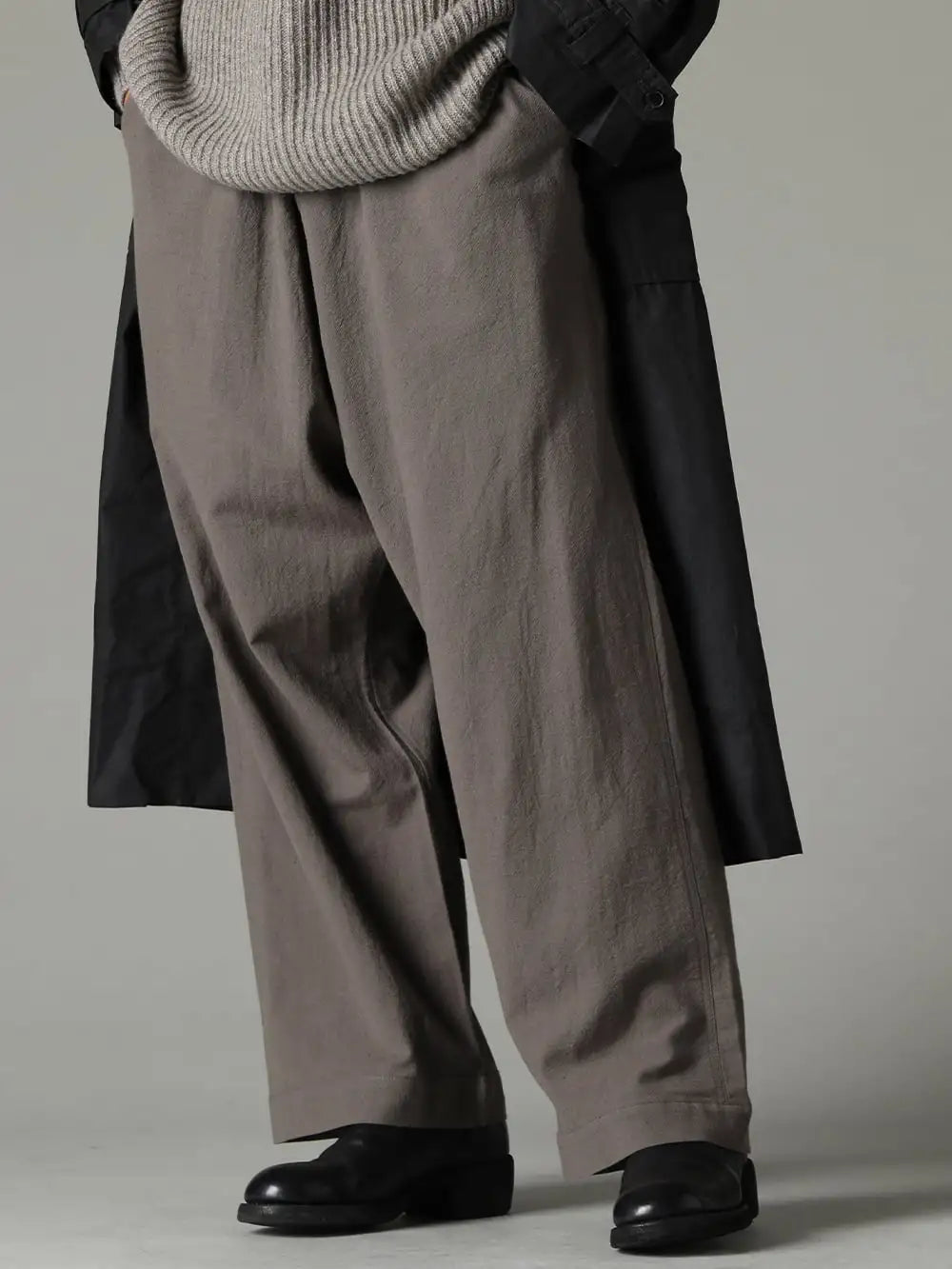 JAN-JAN VAN ESSCHE 23-24AW - O project's jogging pants are more affordable than JJVE's bottoms. - KNIT#42 - Knit #42 Anne Dyed Gray Yak - O16TR4-Warm-Grey - JOGGING TROUSERS Wool Cotton Linen Shirting Warm Grey - 788Z_H - Back Zip Boots Double Sole - Horse Full Grain Leather 3-001