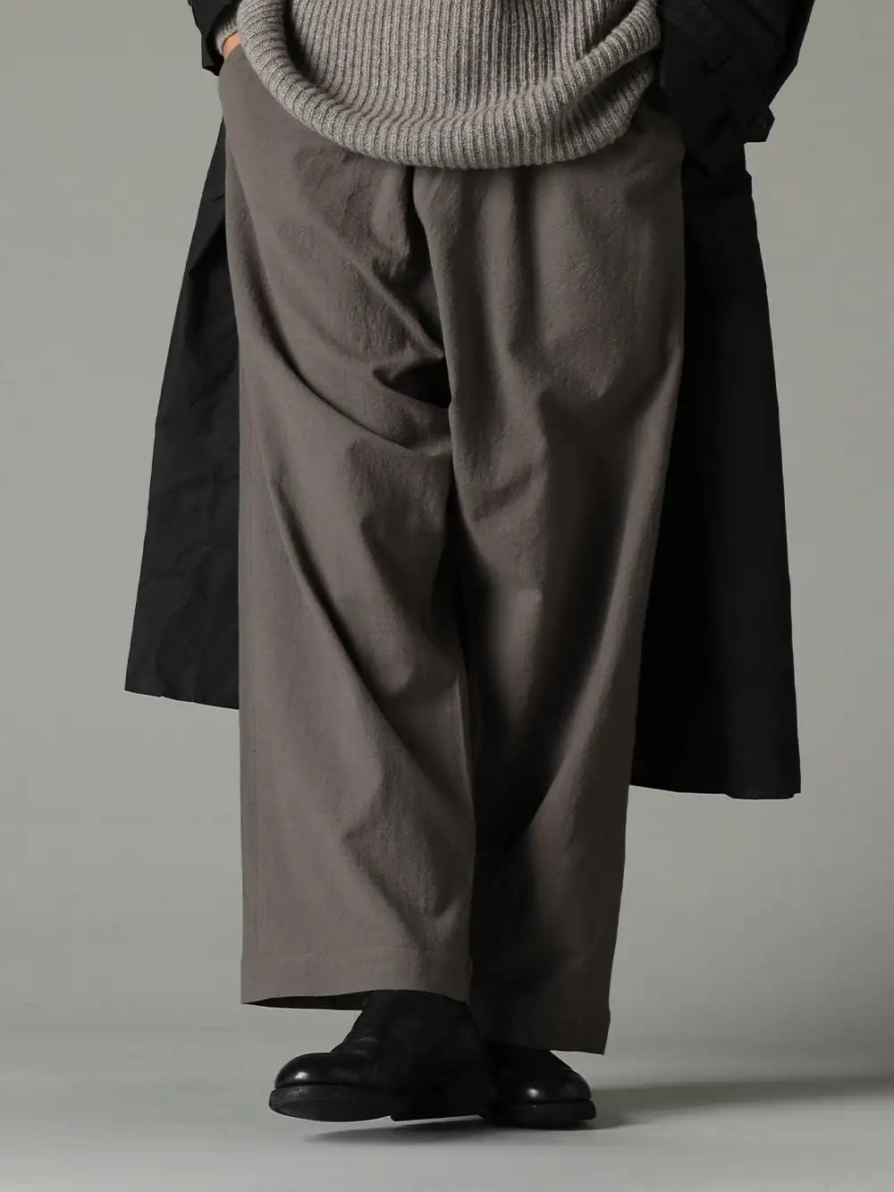 JAN-JAN VAN ESSCHE 23-24AW - O project's jogging pants are more affordable than JJVE's bottoms. - KNIT#42 - Knit #42 Anne Dyed Gray Yak - O16TR4-Warm-Grey - JOGGING TROUSERS Wool Cotton Linen Shirting Warm Grey - 788Z_H - Back Zip Boots Double Sole - Horse Full Grain Leather 3-002