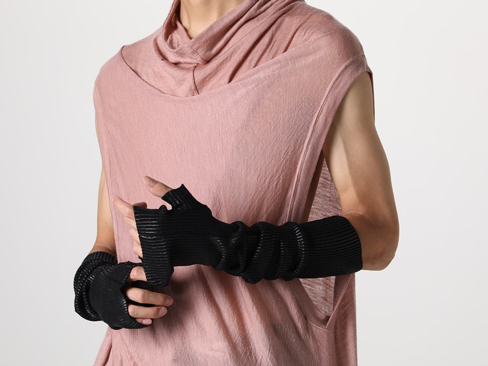 JULIUS 2023-24AW - Restocked items from the JULIUS 2023-24AW Collection have arrived! - 837CUM5-Pink(Venus Sleeveless Cutsewn Pink) 837ACU4-C(Coated Knit Long Gloves Black) - 3-005