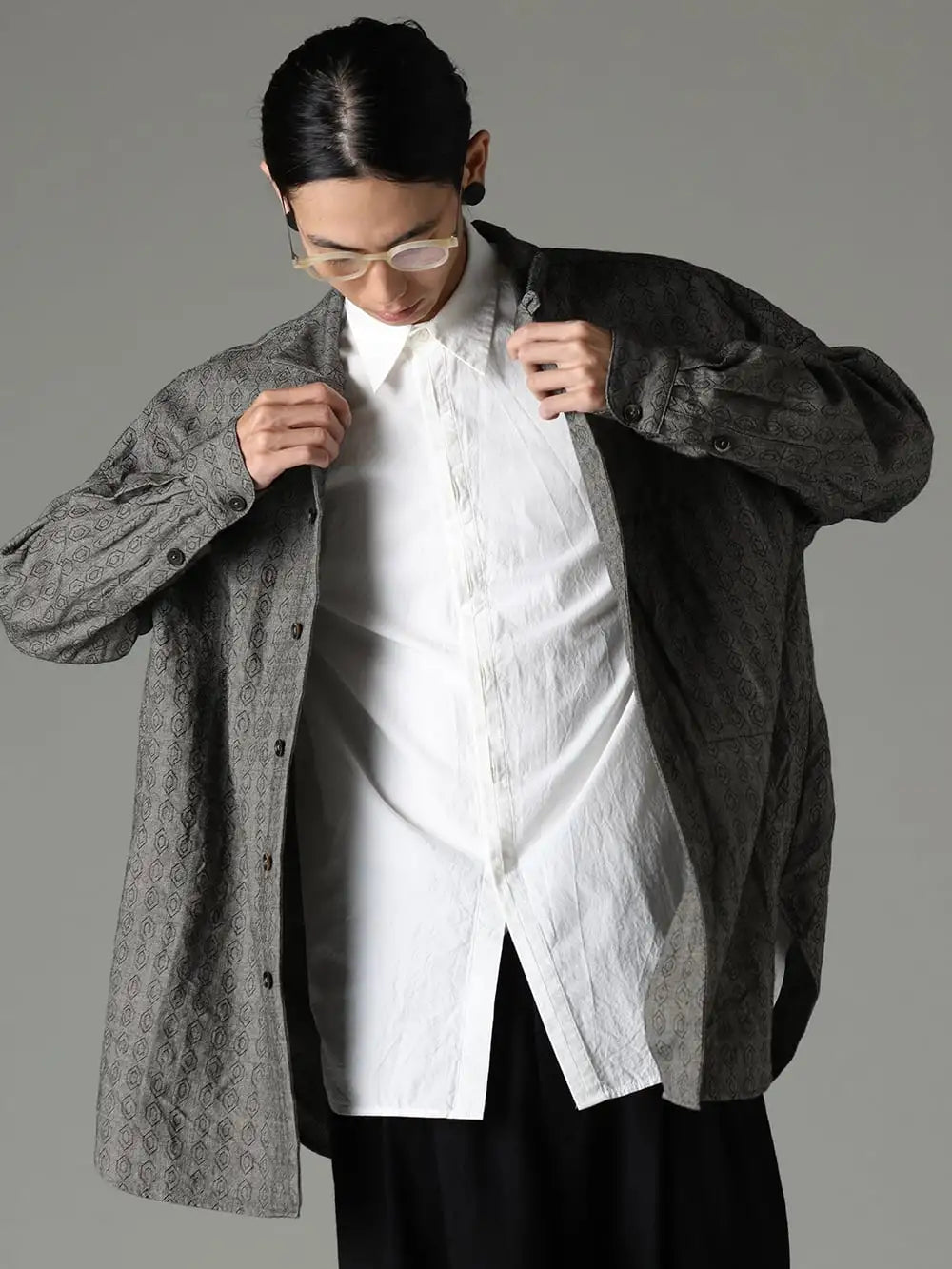 Forme D’expression 23-24AW  - クラシックな上品さと計算されたユーザビリティ - HC014-TFD3 2ボタン リラックス ジャケット - US009-FC7W プラケットシャツ - スリム 2-003