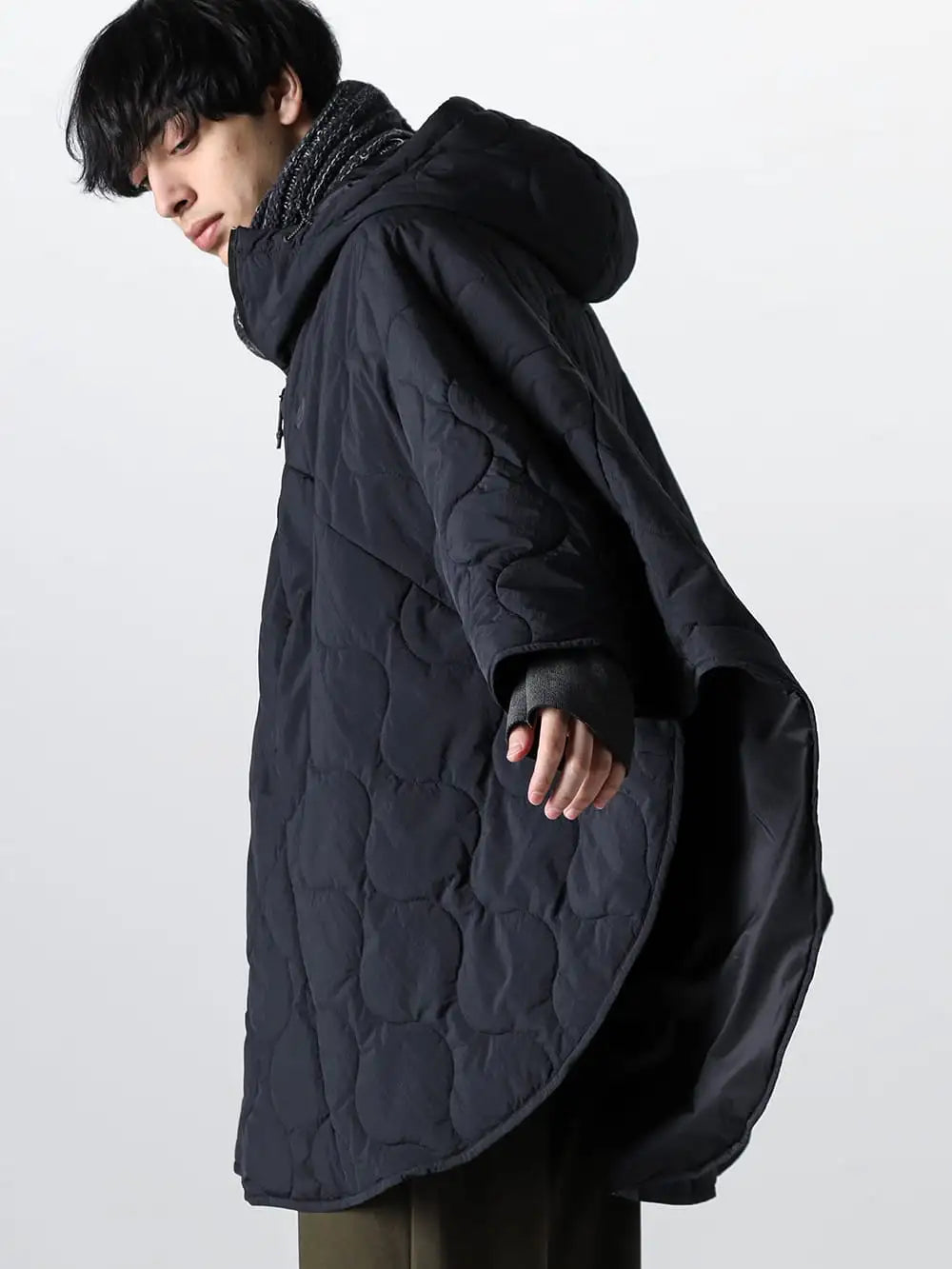 LANTERN 23-24AW  - Enhancing Cold Resistance with a Unique Multi-Color Snood - MNA-LAN-PO01-Black - Heating Poncho Black - P11-D-Gray - Separated Knit (Vest & 2 Shoulder L/S) D.Gray - RB-546-Mix Black - Snood Mix Black 2-002