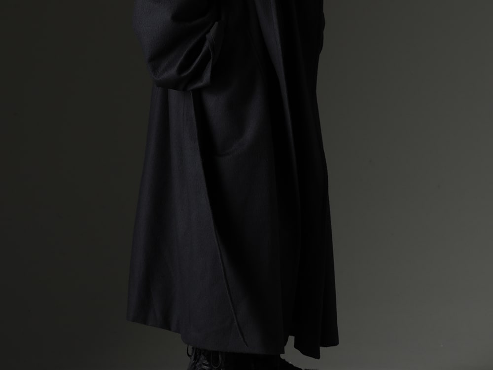 JULIUS 2023-24AW - Proposing a Stylish Look with an Oversized Coat for Enjoying Drapery - 837COM2(Warp Knit Melton Oversized Coat) - 2-004