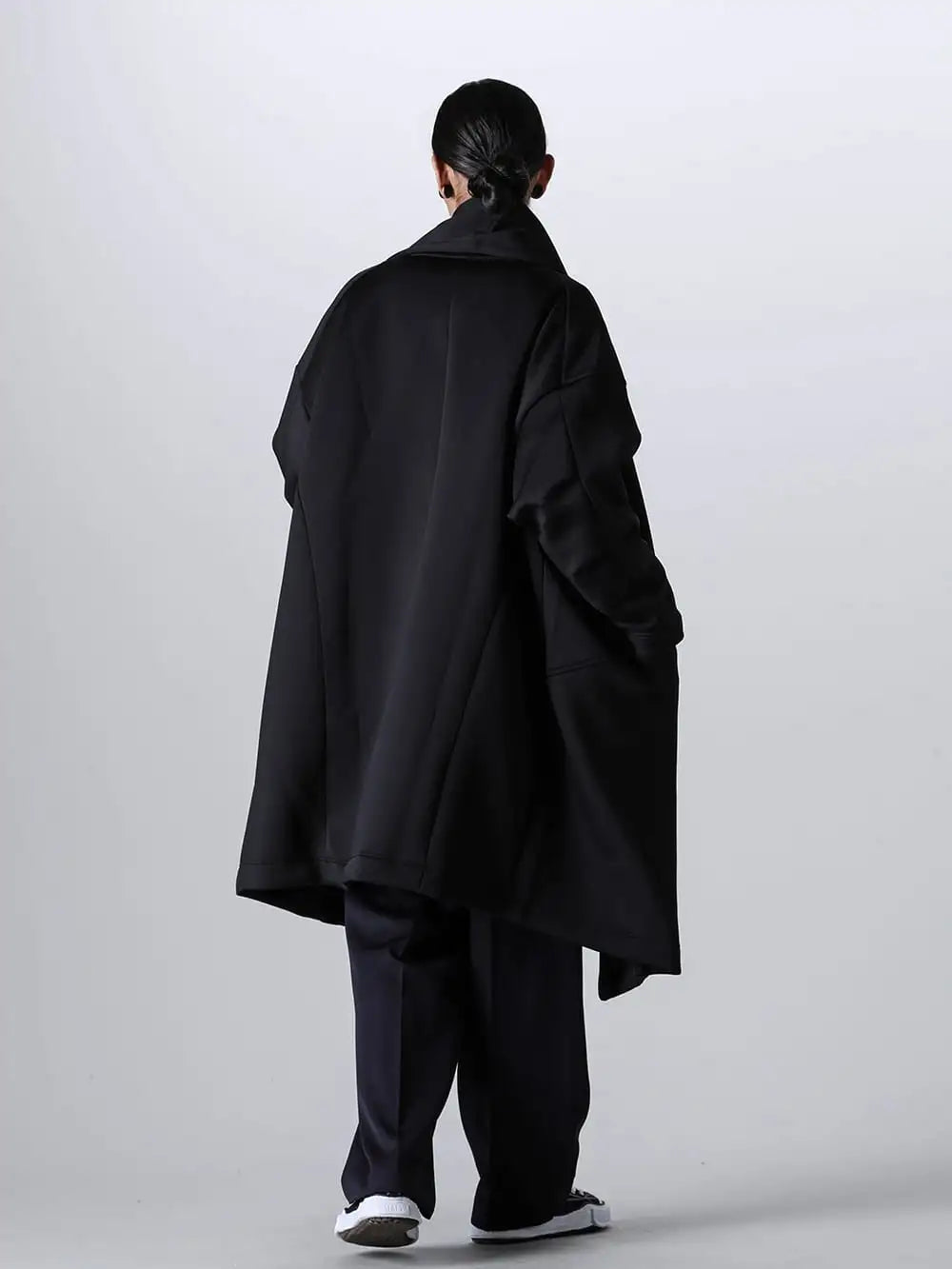 LANTERN 23-24AW STYLING - Ideal Brand Mix Styling with a Heating Inner Blouson as a Coat Liner - RB-535 - Wrap Jersey Coat - MNA-LAN-02-Foliage - Heating Inner Quilt Blouson Foliage - IH-23FW-P018-ND6 - TWO TUCKS WIDE PANTS - A01FW702-black - PETERSON Canvas Low Cut Sneaker Black 1-003