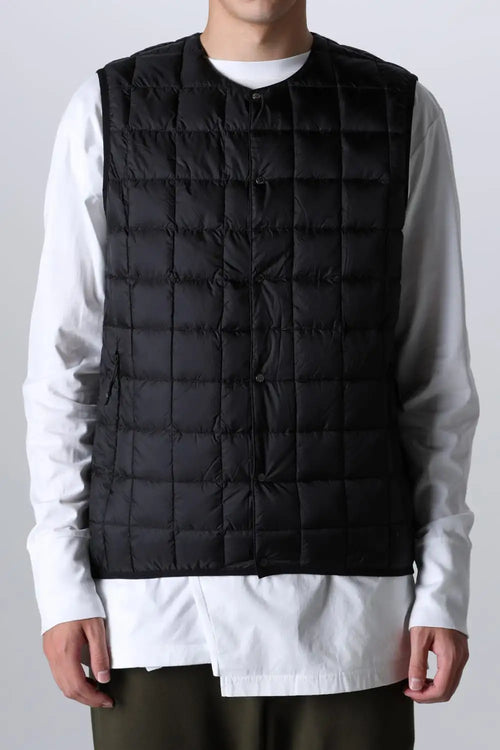 MOUNTAIN HI-SPEC CREW NECK DOWN VEST＜900FP+＞ Black - TAION