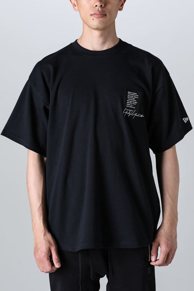 New Era × Yohji Yamamoto Label LOGO Tee - Yohji Yamamoto