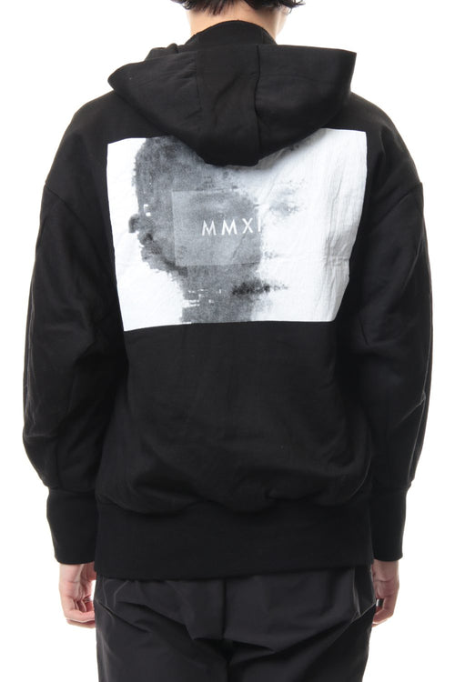 SEAMED SLEEVE PRINT HOODIE Black - JULIUS