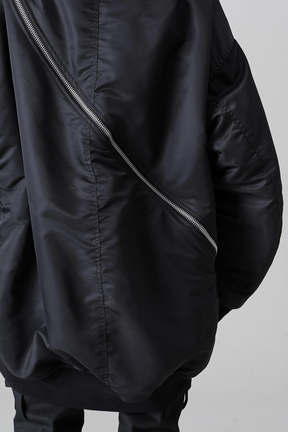 sj.0014AW22 | double zip balloon shaped bomber jacket 