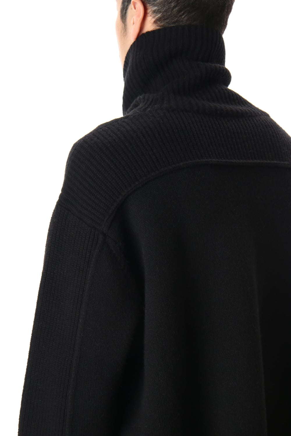 vi-3270-07-black | Pocket Turtle neck knit Black | The Viridi-anne 