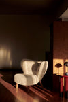 &Tradition Little Petra VB1 -nojatuoli, Lampaantalja verhoiltu Moonlight valkoinen, tuolit Spazio