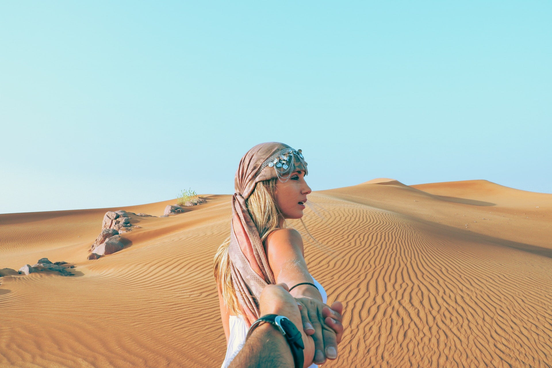 women walking in the desert in Dubai