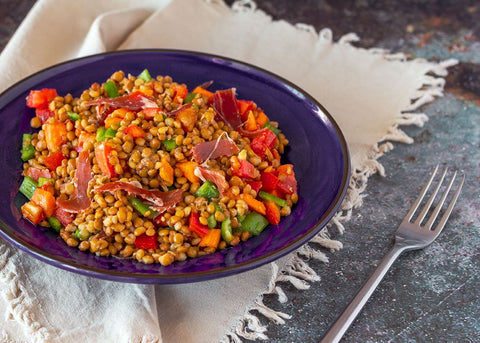 Salade de lentilles au jambon serrano et légumes