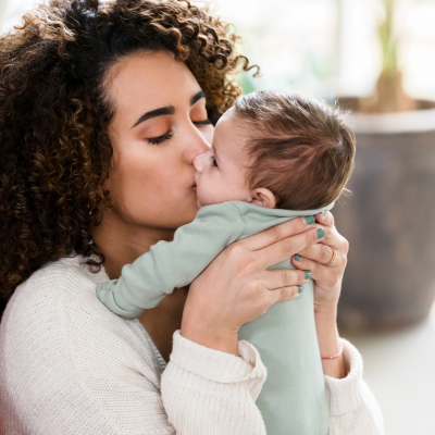 nid-d-ange-maman-caline-son-bébé