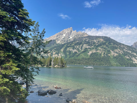 Tetons National Park with jenny lake in the front of the image