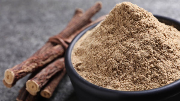 raw and powder mulethi on table