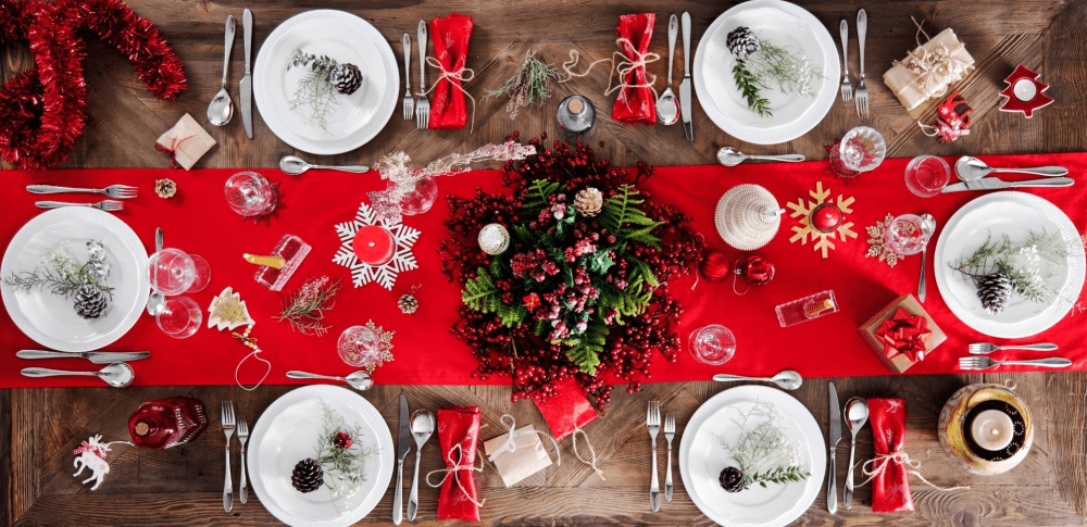 Quels éléments déco utiliser pour un centre de table de Noël ?