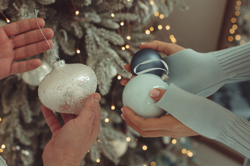 Des boules de noël blanc 