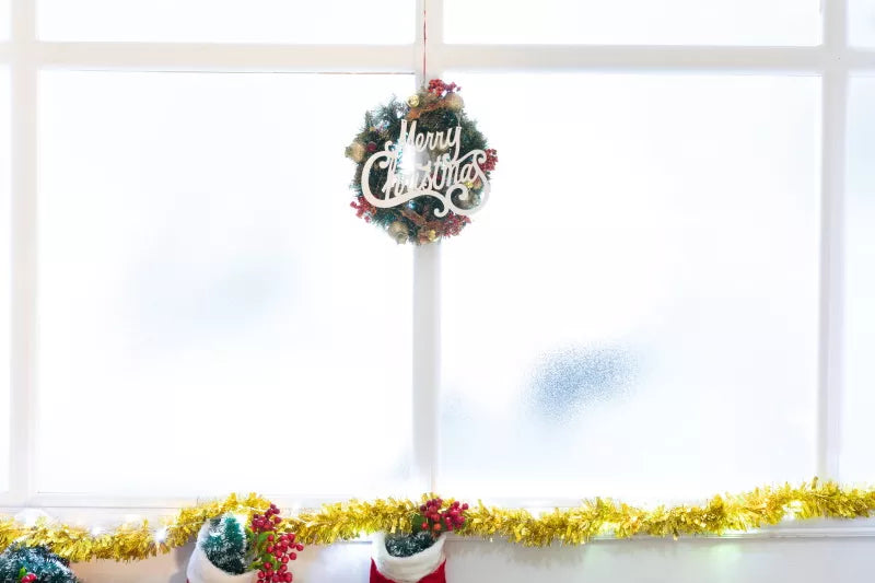 Quels éléments déco de Noël utiliser pour les vitres ?