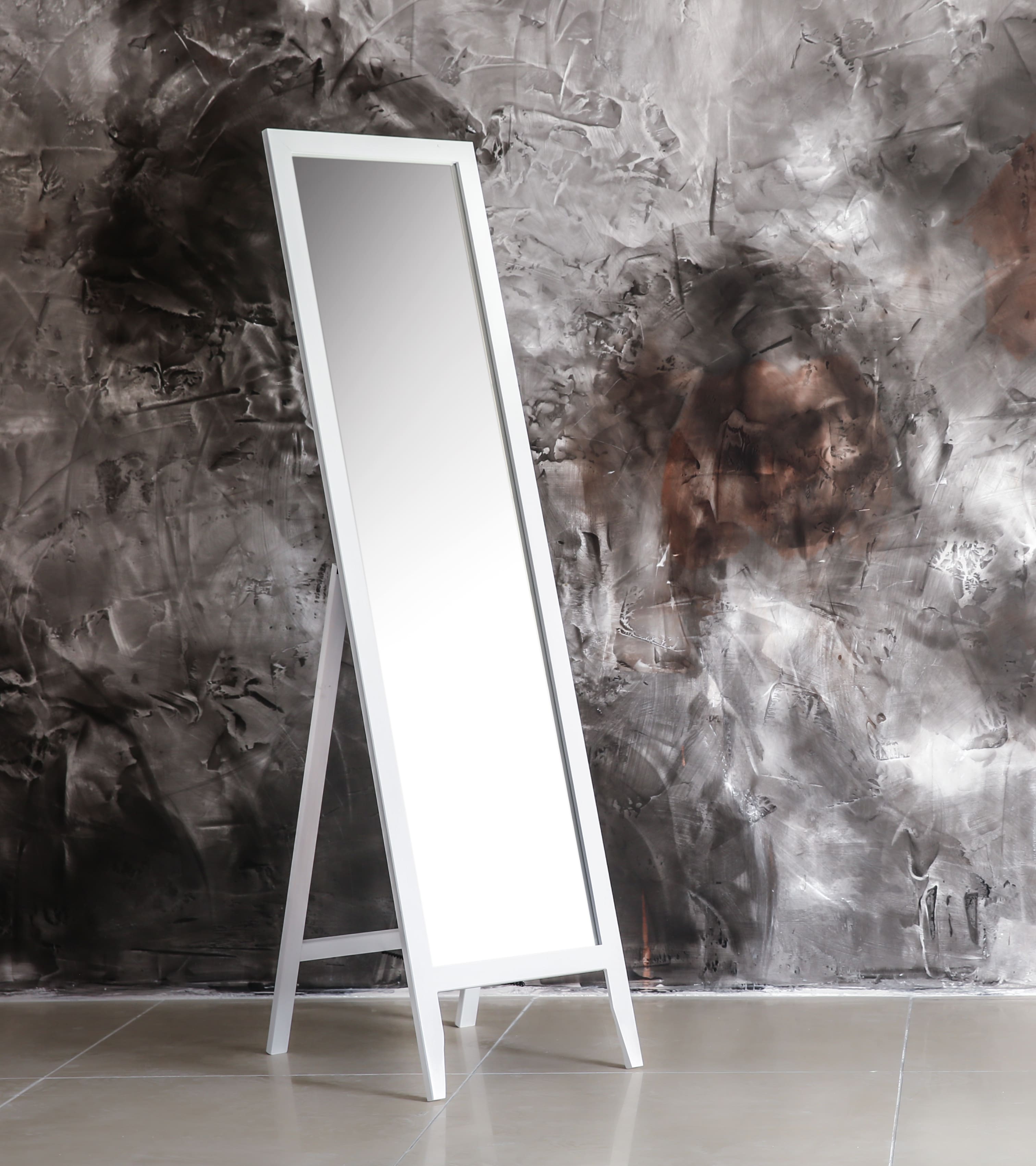 Miroir rond dans une salle de bain