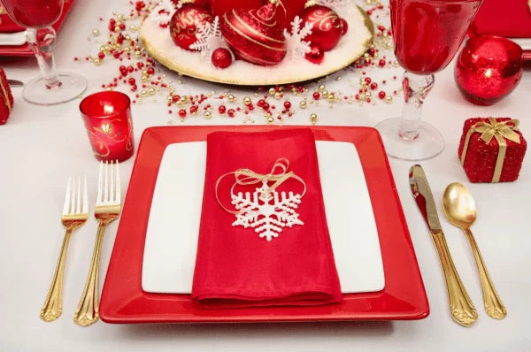 vaisselle déco table de Noël rouge et or