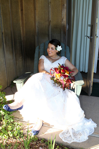 The Thanksgiving Bride and her bouquet by Gorgeous and Green