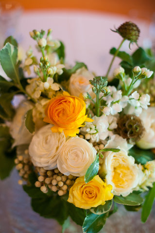 closeup of the sweetheart table arrangement for a wedding at the Mill Valley Outdoor Art Club, by Gorgeous and Green