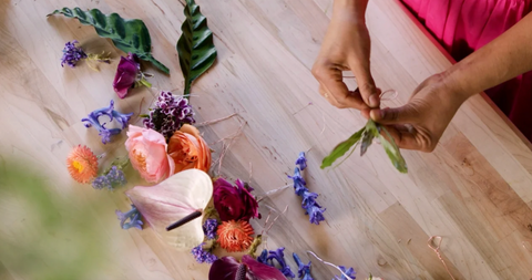 Pilar Zuniga's third Design Star Video featuring a Flower Hair Piece tutorial without floral tape, plastic or glue