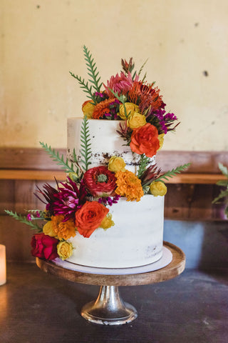 The Fabulous Natty Cakes Cake and beautiful flowers 