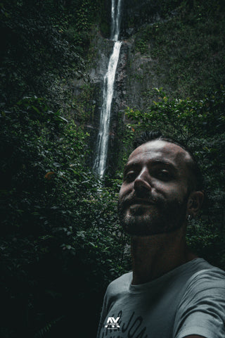 Autoportrait d'alexcursion devant les chutes moreau