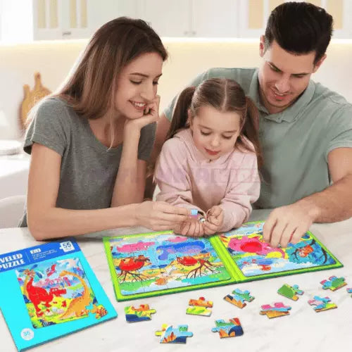 Família Brincando Juntos com o Educa Puzzle - Quebra Cabeça Três em Um da Toylandia Kids
