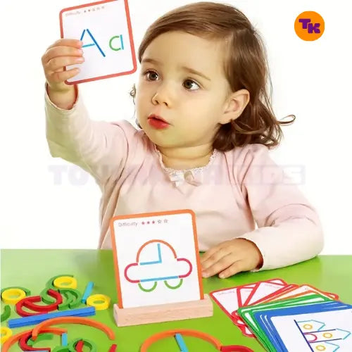 Menina Brincando com o Quebra Cabeça Montessori da Toylandia Kids