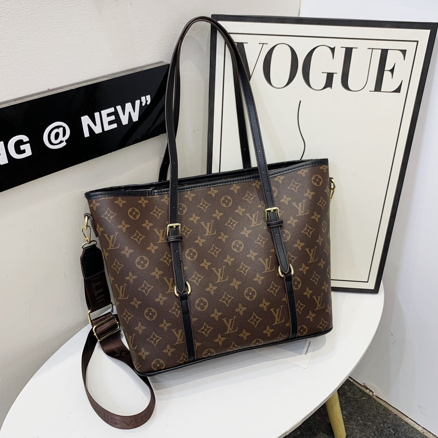 LV Louis Vuitton Fashionable and high-quality crossbody shoulder