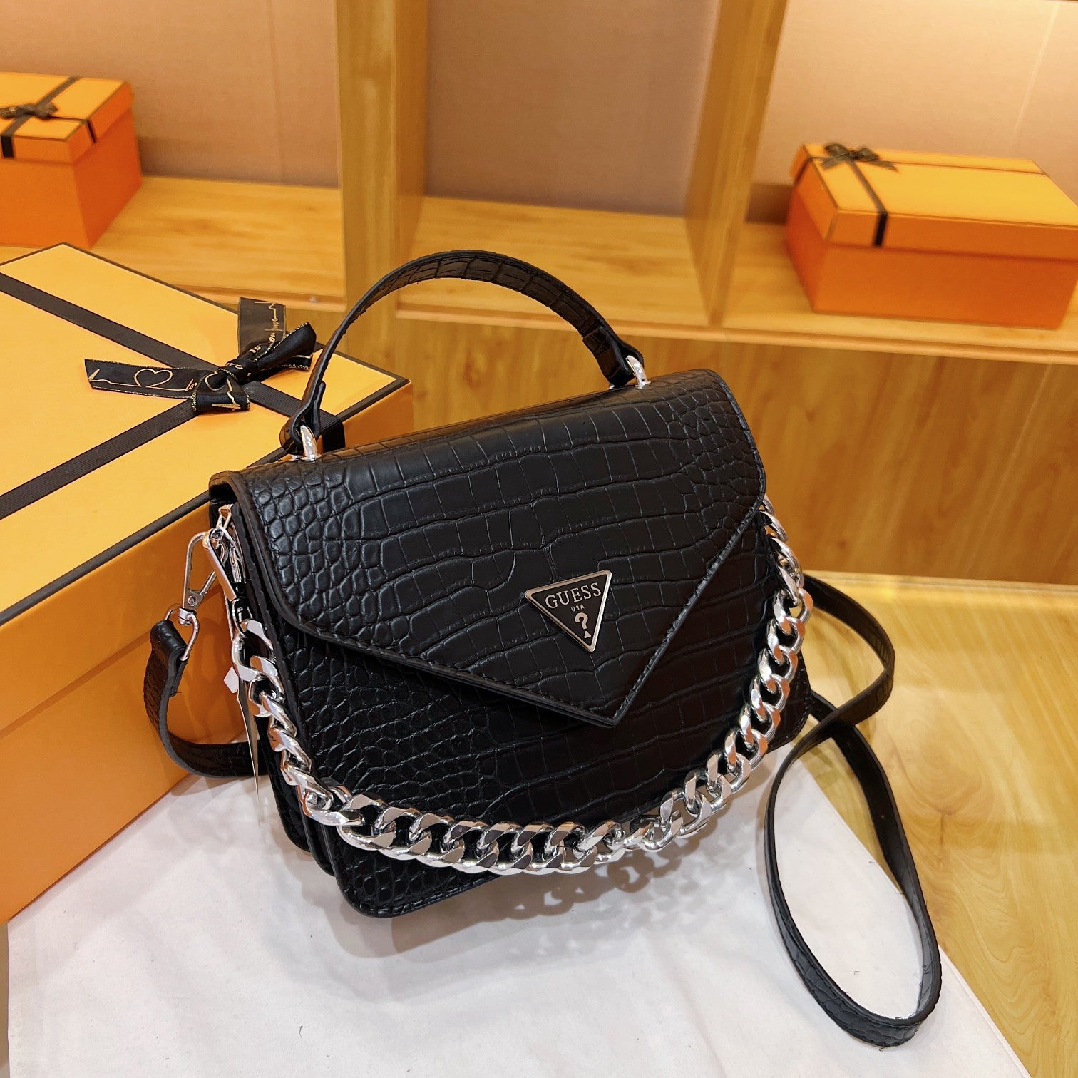 Guess Fashionable and high-quality crossbody shoulder bag handbag