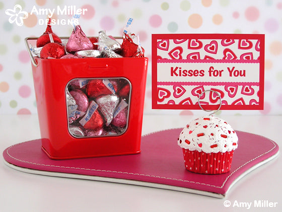 Valentines_Day_Fake_Cupcake_Red_Hearts_Photo_Holder