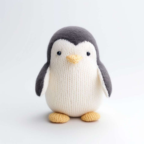 Süßes gestricktes Pinguin-Stofftier