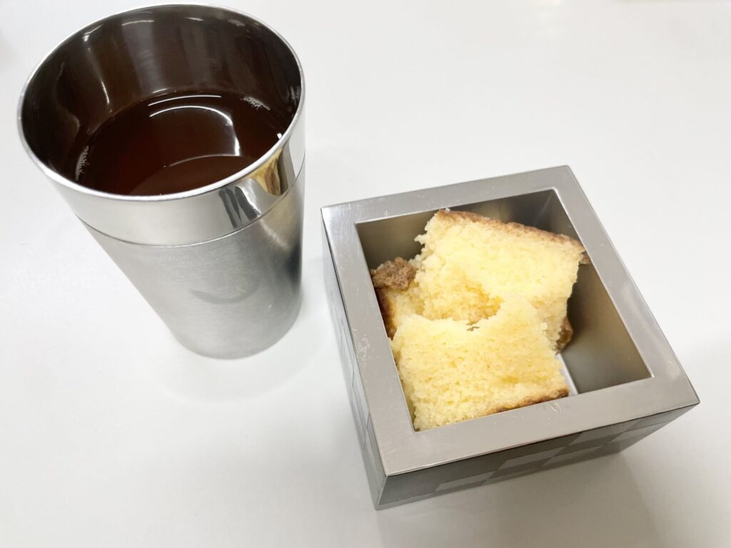 ワンカップカステラ×お茶