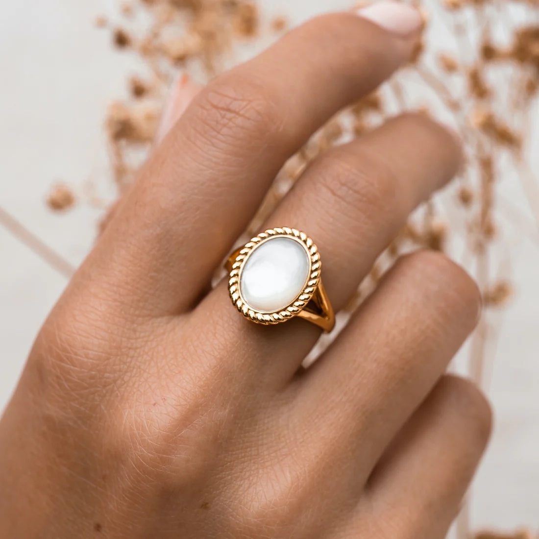 Cocktail Rings - Vintage Mother of Pearl Ring - Elisabeth

