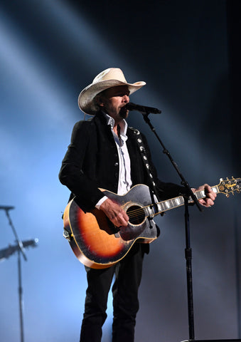 Toby Keith Performs "Don't Let The Old Man In" on NBC's People's Choice Country Awards