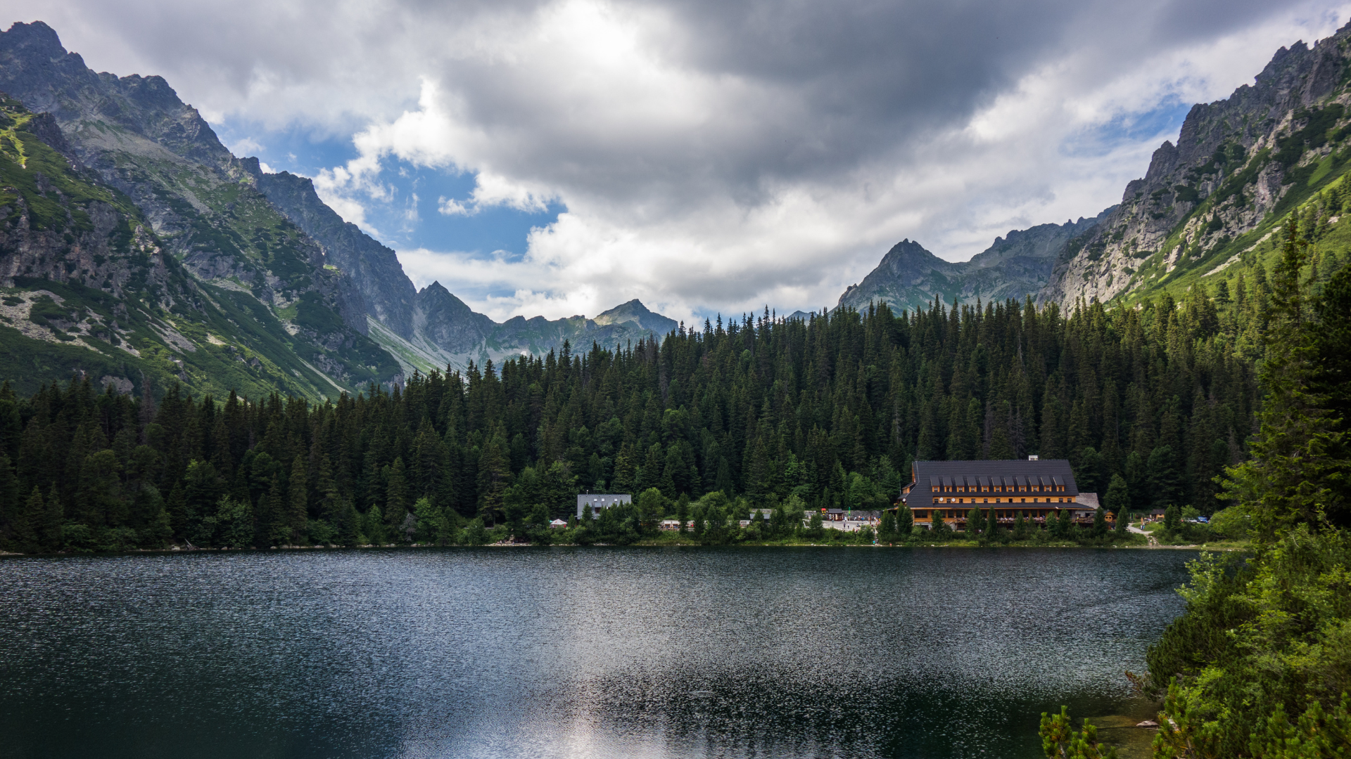 Popradské pleso, oblíbená turistická destinace Vysokých Tater