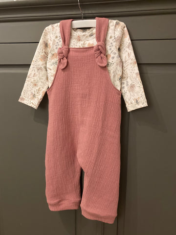 Baby and toddler overalls. Handmade baby and children's clothing from children's clothing webshop Cuteez.