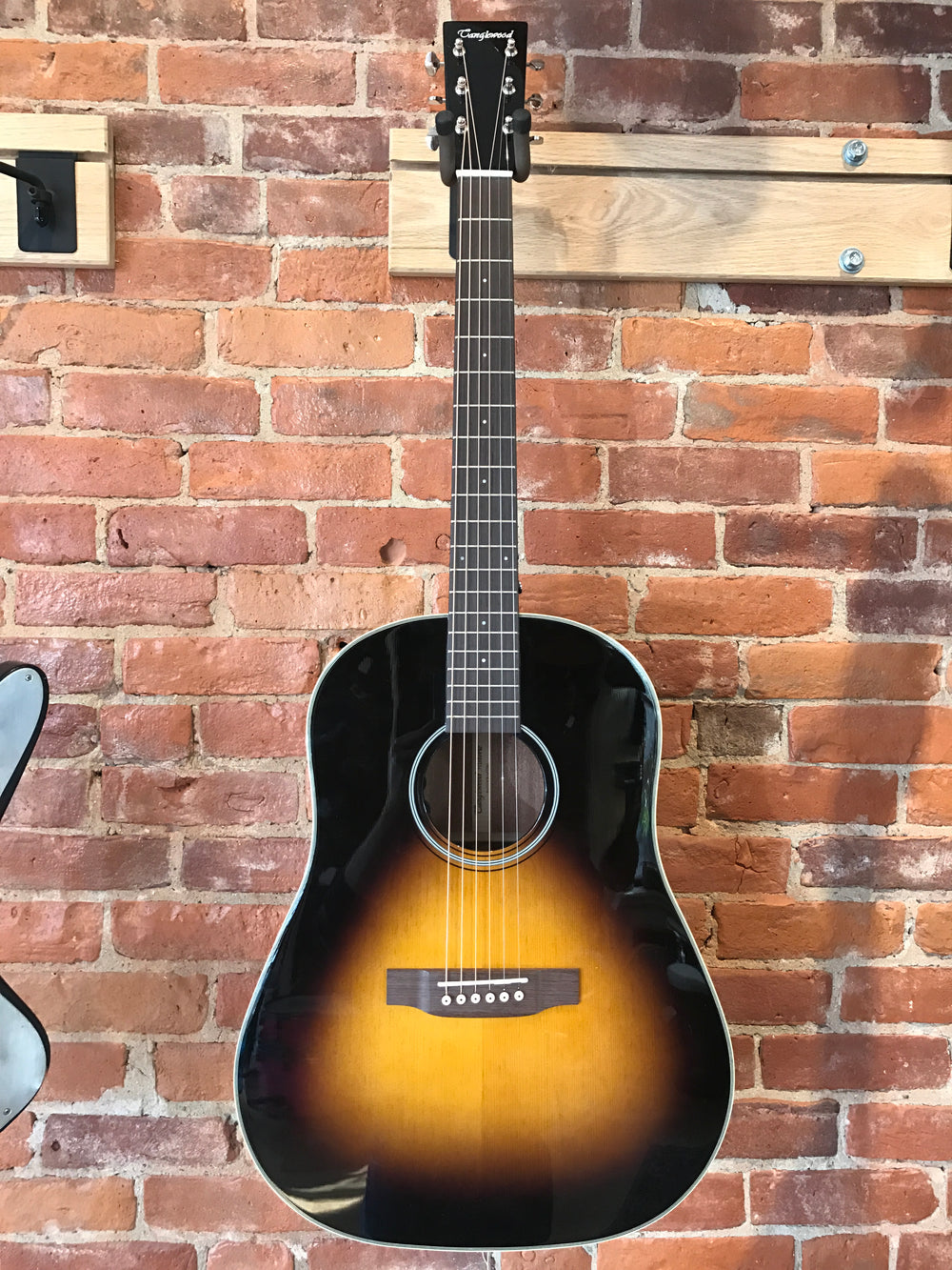 tanglewood tw40