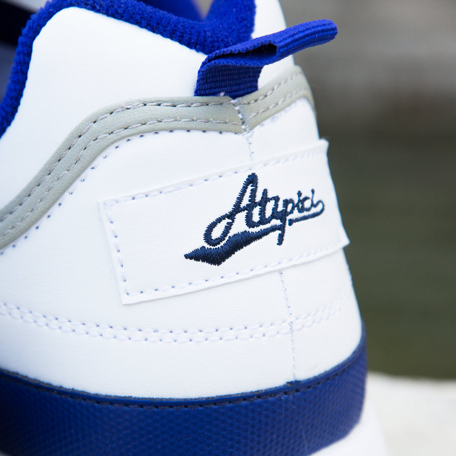 Detail of the heel of the Fila x Atipici Disruptor sneakers with embroidered Atipici College logo label